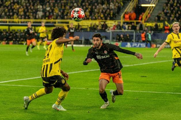 Karim Adeyemi (Borussia Dortmund 09, 27) gegen Irakli Azarovi (Schachtar Donezk, 16), GER BVB Borussia Dortmund 09 vs. Schachtar Donezk, Fussball, Champions League, Spieltag 8, Saison 2024 2025, 29.01.2025 GER BVB Borussia Dortmund 09 vs. Schachtar Donezk, Fussball, Champions League, Spieltag 8, Saison 2024 2025, 29.01.2025 Dortmund Copyright: xEibner-Pressefoto FabianxFriesex EP_FFE