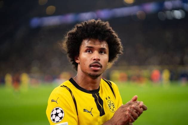 GER, UEFA Champions League, 8. Spieltag - Borussia Dortmund vs FC Shakhtar Donetsk 29.01.2025, Signal Iduna Park, Dortmund, GER, UEFA Champions League, 8. Spieltag - Borussia Dortmund vs FC Shakhtar Donetsk Im Bild: Karim Adeyemi (Borussia Dortmund, 27) nach seiner Auswechslung, klatscht in Richtung der Fans, Gestik, Mimik, Emotionen