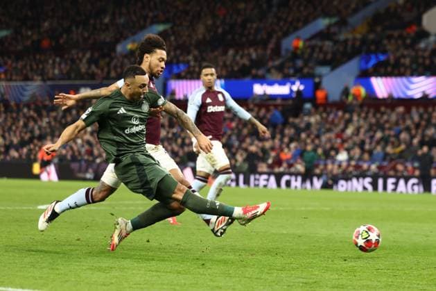 Adam Idah of Celtic misses a chance to score Aston Villa v Celtic, UEFA Champions League, Group Stage, Football, Villa Park, Birmingham, UK - 29 Jan 2025 EDITORIAL USE ONLY No use with unauthorised audio, video, data, fixture lists, club league logos or live services. Online in-match use limited to 120 images, no video emulation. No use in betting, games or single club league player publications. Copyright: xRyanxBrowne Shutterstockx 15122167dn