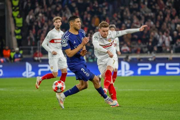 Achraf Hakimi (Paris St. Germain, 02) und Maximilian Mittelstädt, Mittelstadt (VfB Stuttgart, 07) im Kampf um den Ball , Fussball, UEFA Champions League, 8. Spieltag, 2024 2025, VfB Stuttgart vs. Paris St. Germain, 29.01.2025, Arena Stuttgart, Stuttgart, Deutschland Stuttgart Arena Stuttgart Baden-Württemberg Deutschland Copyright: xGrantxHubbsx