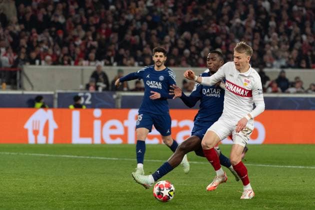 Tor zum 1:4 durch Chris Fuehrich (VfB Stuttgart 27), li. Willian Pacho (Paris Saint-Germain, 51) GER, VfB Stuttgart vs. Paris Saint-Germain, Fussball, Herren, UEFA Champions League, 8. Spieltag, Spielzeit 2024 2025, 29.01.2025, GER, VfB Stuttgart vs. Paris Saint-Germain, Fussball, Herren, UEFA Champions League, 8. Spieltag, Spielzeit 2024 2025, 29.01.2025 Stuttgart Copyright: xEibner-Pressefoto WolfgangxFrankx EP_WFK