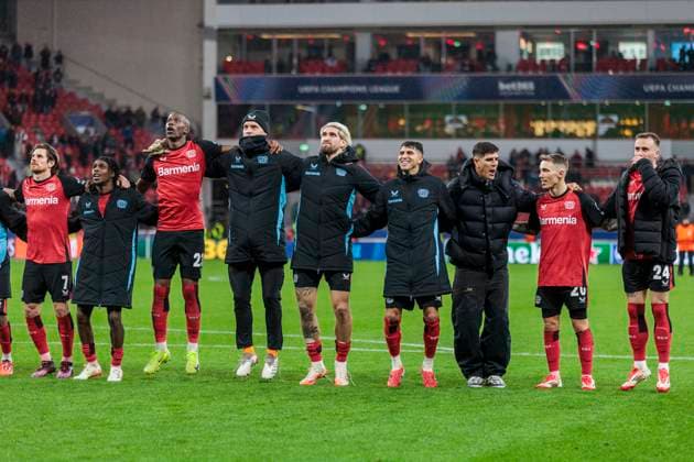UEFA Champions League, Bayer Leverkusen - Sparta Prag, 29.01.2025 Aleix Garcia (Bayer 04 Leverkusen, 24), Alejandro Grimaldo (Bayer 04 Leverkusen, 20), Piero Hincapie (Bayer 04 Leverkusen, 3), Exequiel Palacios (Bayer 04 Leverkusen, 25), Robert Andrich (Bayer 04 Leverkusen, 8), Niklas Lomb (Bayer 04 Leverkusen, 36), Nordi Mukiele (Bayer 04 Leverkusen, 23), Jeremie Frimpong (Bayer 04 Leverkusen, 30) und Jonas Hofmann (Bayer 04 Leverkusen, 7) bejubeln den Sieg nach Abpfiff mit den Fans. UEFA Champions League, Bayer Leverkusen - Sparta Prag, 8. Spieltag, am 29.01.2025, BayArena, Leverkusen UEFA regulations prohibit any use of photographs as image sequences and or quasi-video Copyright: xBEAUTIFULxSPORTS Meuselx