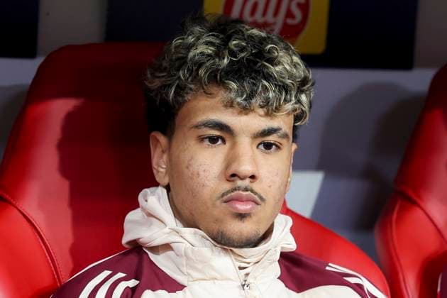 Adam Aznou (FC Bayern Muenchen) schaut, UEFA Champions League 2024 25 League Phase MD8, FC Bayern München v SK Slovan Bratislava, Allianz Arena am 29. January 2025 in München, Deutschland. (Foto von Marco Steinbrenner DeFodi Images) Adam Aznou (FC Bayern Muenchen) looks on, UEFA Champions League 2024 25 League Phase MD8, FC Bayern München v SK Slovan Bratislava, Allianz Arena, January 29, 2025 in Munich, Germany. (Photo by Marco Steinbrenner DeFodi Images) Defodi-700_muenchen_bratis_20250129_195