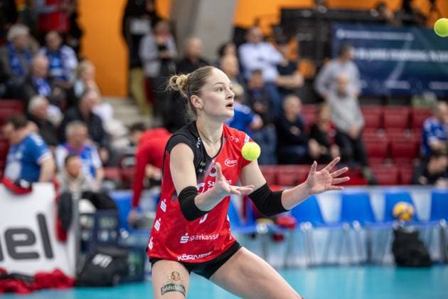 Lotte Goertz (Dresdner SC, 05) - Aufwaermen mit Tennisbaellen Koordinationsuebung Lotte Goertz (Dresdner SC, 05) GER, Allianz MTV Stuttgart - Dresdner SC, Volleyball Bundesliga, VBL, Spielzeit 2024 2025, 30.01.2025 GER, Allianz MTV Stuttgart - Dresdner SC, Volleyball Bundesliga, VBL, Spielzeit 2024 2025, 30.01.2025 Stuttgart Copyright: xSandyxDinkelackerx EP_SDR