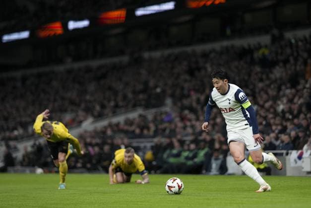 Son Heung-Min of Tottenham Hotspur races past two Elfsborg defenders lying on the ground Tottenham Hotspur v Elfsborg, UEFA Europa League, Group Stage, Football, Tottenham Hotspur Stadium, London, UK - 30 Jan 2025 EDITORIAL USE ONLY No use with unauthorised audio, video, data, fixture lists, club league logos or live services. Online in-match use limited to 120 images, no video emulation. No use in betting, games or single club league player publications. Copyright: xJedxLeicester Shutterstockx 15122183m