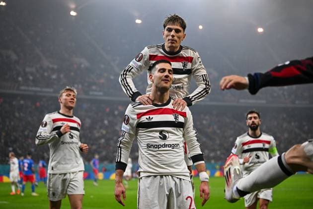 Sport Bilder des Tages Diogo Dalot of Manchester United, ManU celebrates scoring the opening goal for their side FCSB v Manchester United, UEFA Europa League, Group Stage, Football, The National Arena, Bucharest, Romania - 30 Jan 2025 EDITORIAL USE ONLY No use with unauthorised audio, video, data, fixture lists, club league logos or live services. Online in-match use limited to 120 images, no video emulation. No use in betting, games or single club league player publications. Copyright: xAlexxNicodim Shutterstockx 15122176bt