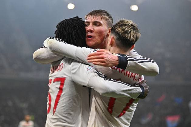 Kobbie Mainoo of Manchester United, ManU celebrates scoring the goal for their side with their teammates to make it 2-0 FCSB v Manchester United, UEFA Europa League, Group Stage, Football, The National Arena, Bucharest, Romania - 30 Jan 2025 EDITORIAL USE ONLY No use with unauthorised audio, video, data, fixture lists, club league logos or live services. Online in-match use limited to 120 images, no video emulation. No use in betting, games or single club league player publications. Copyright: xAlexxNicodim Shutterstockx 15122176bz