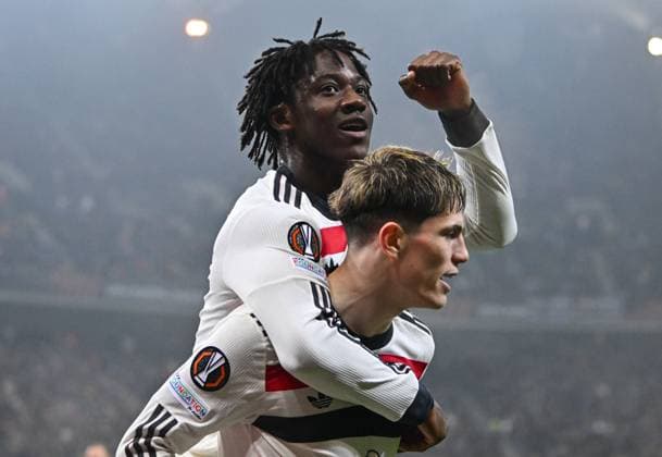 Kobbie Mainoo of Manchester United, ManU celebrates scoring the goal for their side with their teammates to make it 2-0 FCSB v Manchester United, UEFA Europa League, Group Stage, Football, The National Arena, Bucharest, Romania - 30 Jan 2025 EDITORIAL USE ONLY No use with unauthorised audio, video, data, fixture lists, club league logos or live services. Online in-match use limited to 120 images, no video emulation. No use in betting, games or single club league player publications. Copyright: xAlexxNicodim Shutterstockx 15122176bw