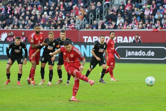 Tor fuer Duesseldorf zum 3:2 durch David Kownacki (Duesseldorf 24), per Strafstoss, GER, Fortuna Duesseldorf vs. SSV Ulm 1846 , 2. Fussball-Bundesliga, 20. Spieltag, Saison 2024 2025, 01.02.2024, DFL REGULATIONS PROHIBIT ANY USE OF PHOTOGRAPHS AS IMAGE SEQUENCES AND OR QUASI-VIDEO, GER, Fortuna Duesseldorf vs. SSV Ulm 1846 , 2. Fussball-Bundesliga, 20. Spieltag, Saison 2024 2025, 01.02.2024, Duesseldorf