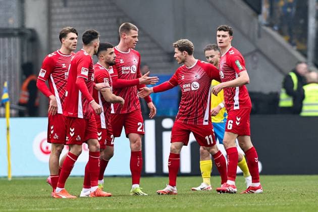 Torjubel - Torschütze Eric Martel (r.,1. FC Köln,6) trifft zum 1-1 mit Florian Kainz (1. FC Köln,11) und Steffen Tigges (1. FC Köln,21), Jusuf Gazibegovic (1. FC Köln,25) - 2. Fußball Bundesliga Saison 2024-2025 Eintracht Braunschweig vs. 1. FC Köln im Eintracht Stadion in Braunschweig - Aktion,Fußball,Mann,Männer,Deutschland,01.02.2025