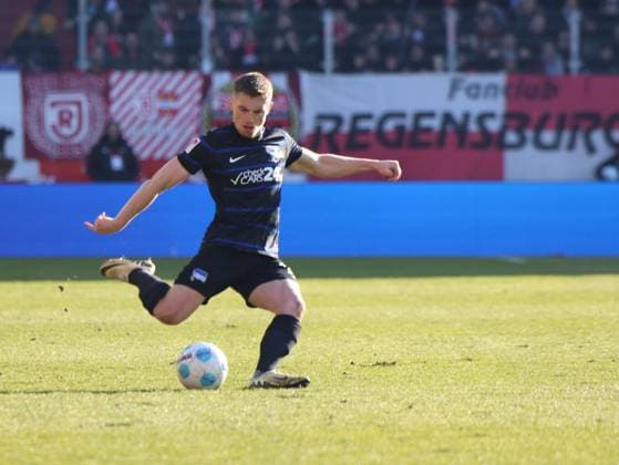 Jonjoe Kenny (Hertha BSC, 16), GER, SSV Jahn Regensburg vs. Hertha BSC, Fussball, 2. Bundesliga, 20. Spieltag, Spielzeit 2025, 01.02.2025 (DFB DFL regulations prohibit any use of photographs as image sequences and or quasi-video) GER, SSV Jahn Regensburg vs. Hertha BSC, Fussball, 2. Bundesliga, 20. Spieltag, Spielzeit 2025, 01.02.2025 Regensburg
