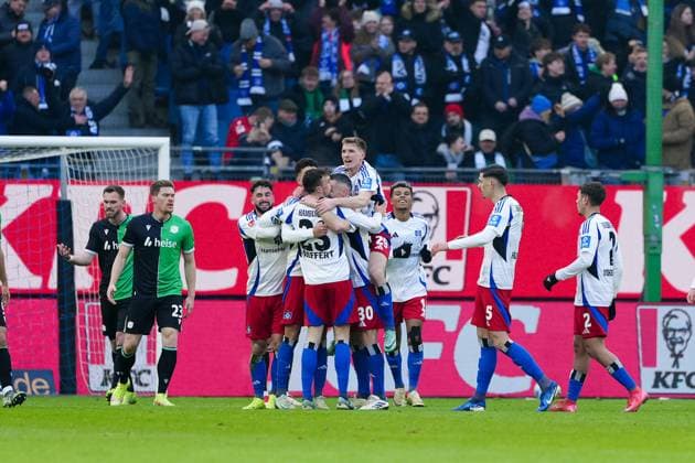 Torjubel Hamburger SV nach Tor zum 1:0 Silvan Hefti (Hamburger SV, 30) GER, Hamburger SV vs. Hannover 96, Fussball, 2. Bundesliga, Spieltag 20, Saison 2024 2025, 02.02.2025 DFL REGULATIONS PROHIBIT ANY USE OF PHOTOGRAPHS AS IMAGE SEQUENCES AND OR QUASI-VIDEO GER, Hamburger SV vs. Hannover 96, Fussball, 2. Bundesliga, Spieltag 20, Saison 2024 2025, 02.02.2025 Hamburg