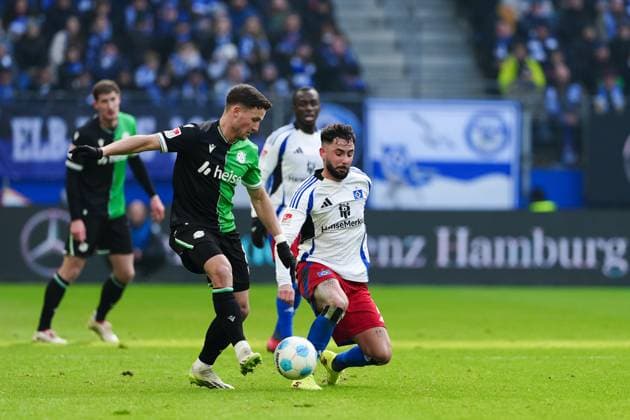 Enzo Leopold (Hannover 96, 08), Marco Richter (Hamburger SV, 20) GER, Hamburger SV vs. Hannover 96, Fussball, 2. Bundesliga, Spieltag 20, Saison 2024 2025, 02.02.2025 DFL REGULATIONS PROHIBIT ANY USE OF PHOTOGRAPHS AS IMAGE SEQUENCES AND OR QUASI-VIDEO GER, Hamburger SV vs. Hannover 96, Fussball, 2. Bundesliga, Spieltag 20, Saison 2024 2025, 02.02.2025 Hamburg
