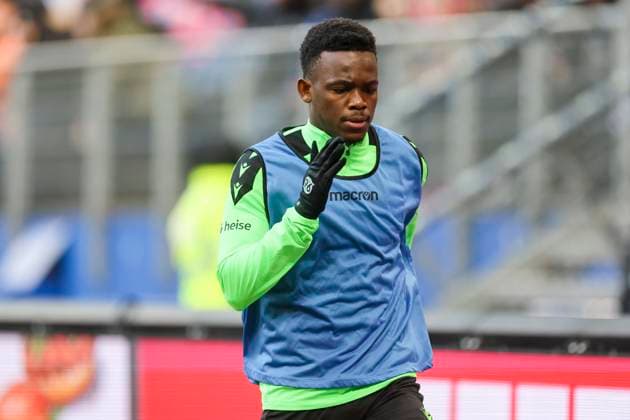 Rabbi Matondo (Hannover 96) waermt sich auf, 2. Bundesliga, Hamburger SV vs Hannover 96, Volksparkstadion am 02. February 2025 in Hamburg, Deutschland. (Foto von Marco Steinbrenner DeFodi Images) Rabbi Matondo (Hannover 96) warms up, 2. Bundesliga, Hamburger SV vs Hannover 96, Volksparkstadion, February 2, 2025 in Hamburg, Germany. (Photo by Marco Steinbrenner DeFodi Images) DFB DFL REGULATIONS PROHIBIT ANY USE OF PHOTOGRAPHS AS IMAGE SEQUENCES AND OR QUASI-VIDEO. Defodi-700_hsv_hannover_20250102_040