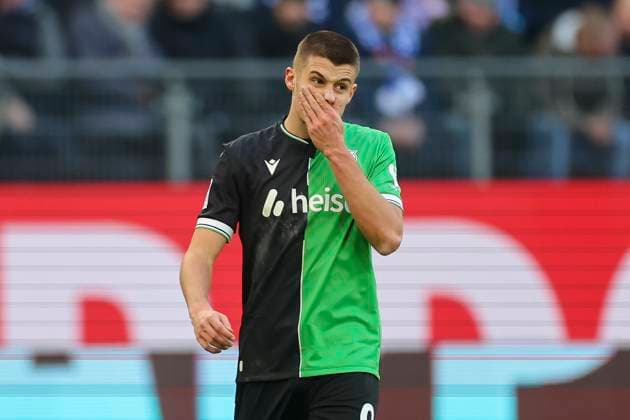 Nicolo Tresoldi (Hannover 96) schaut enttaeuscht, 2. Bundesliga, Hamburger SV vs Hannover 96, Volksparkstadion am 02. February 2025 in Hamburg, Deutschland. (Foto von Marco Steinbrenner DeFodi Images) Nicolo Tresoldi (Hannover 96) looks dejected, 2. Bundesliga, Hamburger SV vs Hannover 96, Volksparkstadion, February 2, 2025 in Hamburg, Germany. (Photo by Marco Steinbrenner DeFodi Images) DFB DFL REGULATIONS PROHIBIT ANY USE OF PHOTOGRAPHS AS IMAGE SEQUENCES AND OR QUASI-VIDEO. Defodi-700_hsv_hannover_20250102_045