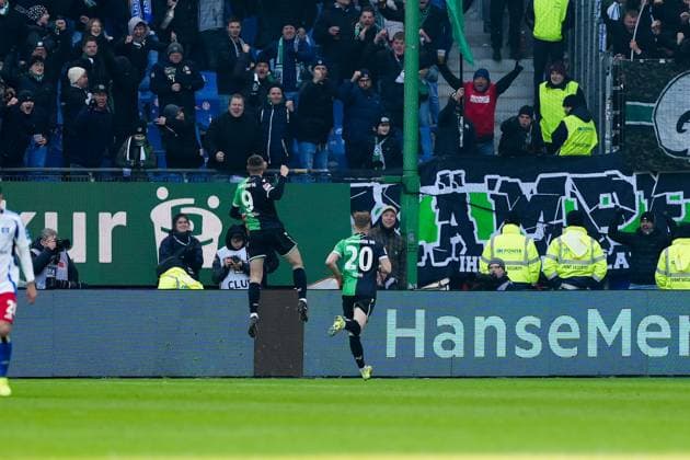 Torjubel nach Tor zum 1:1 Nicolo Tresoldi (Hannover 96, 09) GER, Hamburger SV vs. Hannover 96, Fussball, 2. Bundesliga, Spieltag 20, Saison 2024 2025, 02.02.2025 DFL REGULATIONS PROHIBIT ANY USE OF PHOTOGRAPHS AS IMAGE SEQUENCES AND OR QUASI-VIDEO GER, Hamburger SV vs. Hannover 96, Fussball, 2. Bundesliga, Spieltag 20, Saison 2024 2025, 02.02.2025 Hamburg