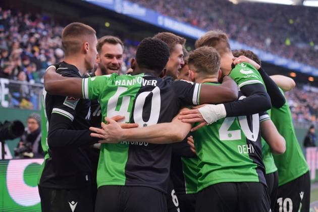 02.02.2025, xblx, Fussball 2.Bundesliga, Hamburger SV - Hannover 96 v.l. Nicolo Tresoldi (Hannover 96), Goal scored, Tor zum 1:1, celebrate the goal, Torjubel , Jubel, jubeln, jubelt, (DFL DFB REGULATIONS PROHIBIT ANY USE OF PHOTOGRAPHS as IMAGE SEQUENCES and or QUASI-VIDEO) Hamburg