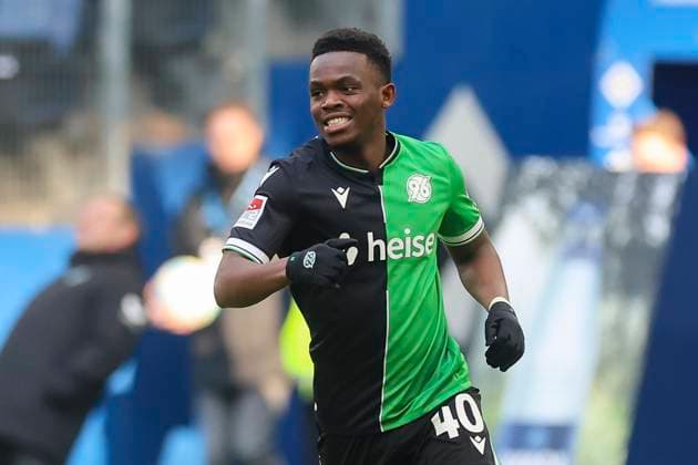 Rabbi Matondo (Hannover 96) lacht, 2. Bundesliga, Hamburger SV vs Hannover 96, Volksparkstadion am 02. February 2025 in Hamburg, Deutschland. (Foto von Marco Steinbrenner DeFodi Images) Rabbi Matondo (Hannover 96) smiles, 2. Bundesliga, Hamburger SV vs Hannover 96, Volksparkstadion, February 2, 2025 in Hamburg, Germany. (Photo by Marco Steinbrenner DeFodi Images) DFB DFL REGULATIONS PROHIBIT ANY USE OF PHOTOGRAPHS AS IMAGE SEQUENCES AND OR QUASI-VIDEO. Defodi-700_hsv_hannover_20250102_054