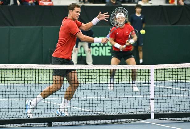 February 2, 2025, Montreal, Pq, Canada: Liam Draxl, right, and Vasek Pospisil, of Canada, play a shot to Peter Fajta and Mate Valkusz, of Hungary, during their Davis Cup qualifying tennis match in Montreal on Sunday, February 2, 2025. Liam Draxl, Vasek Pospisil, Peter Fajta, Mate Valkusz - ZUMAc35_ 20250202_zaf_c35_028 Copyright: xGrahamxHughesx