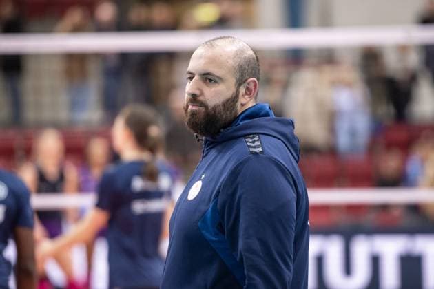 Konstantin Bitter (Allianz MTV Stuttgart, Trainer) GER, Allianz MTV Stuttgart vs. KS DevelopRes Rzeszow, Volleyball, CEV Volleyball Champions League, Volleyball CL, VCL, Finalrunde, Achtelfinale, Spielzeit 2024 2025, 06.02.2025 GER, Allianz MTV Stuttgart vs. KS DevelopRes Rzeszow, Volleyball, CEV Volleyball Champions League, Volleyball CL, VCL, Finalrunde, Achtelfinale, Spielzeit 2024 2025, 06.02.2025 Stuttgart Copyright: xSandyxDinkelackerx EP_SDR