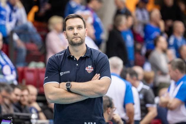 Michal Masek (KS DevelopRes Rzeszow, Head Coach) GER, Allianz MTV Stuttgart vs. KS DevelopRes Rzeszow, Volleyball, CEV Volleyball Champions League, Volleyball CL, VCL, Finalrunde, Achtelfinale, Spielzeit 2024 2025, 06.02.2025 GER, Allianz MTV Stuttgart vs. KS DevelopRes Rzeszow, Volleyball, CEV Volleyball Champions League, Volleyball CL, VCL, Finalrunde, Achtelfinale, Spielzeit 2024 2025, 06.02.2025 Stuttgart Copyright: xSandyxDinkelackerx EP_SDR