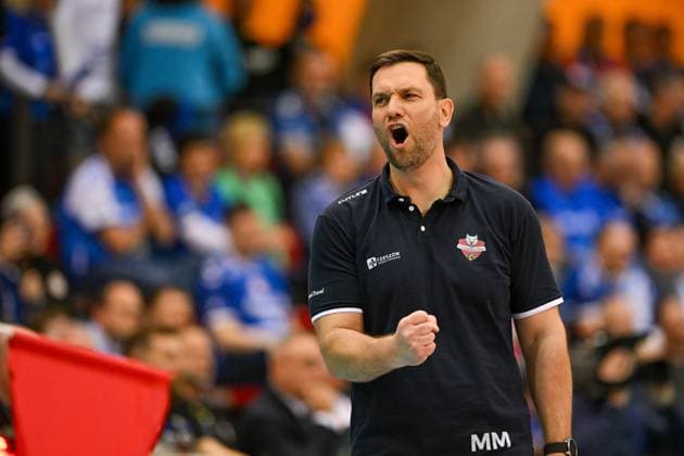 CEV CL Allianz MTV Stuttgart - KS DevelopRes Rzeszów 06.02.2025 CEV, ChampionsLeague,, Volleyball, Damen, Saison 2024 25, Allianz MTV Stuttgart (in Blau), gegen KS DevelopRes Rzeszów (Polen, in weiß-lila), Trainer Michal Masek, Rzeszow, Copyright: xBEAUTIFULxSPORTS TomxBlochx