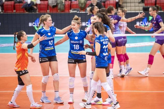 Roosa Koskelo (Allianz MTV Stuttgart, 01), Jolien Knollema (Allianz MTV Stuttgart, 10), Pia Kaestner (Allianz MTV Stuttgart, 18), Lucia Varela Gomez (Allianz MTV Stuttgart, 12) und Maria Segura Pallares (Allianz MTV Stuttgart, 33), vlnr. GER, Allianz MTV Stuttgart vs. KS DevelopRes Rzeszow, Volleyball, CEV Volleyball Champions League, Volleyball CL, VCL, Finalrunde, Achtelfinale, Spielzeit 2024 2025, 06.02.2025 GER, Allianz MTV Stuttgart vs. KS DevelopRes Rzeszow, Volleyball, CEV Volleyball Champions League, Volleyball CL, VCL, Finalrunde, Achtelfinale, Spielzeit 2024 2025, 06.02.2025 Stuttgart Copyright: xSandyxDinkelackerx EP_SDR