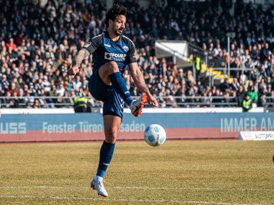 Adriano Grimaldi (SC Paderborn 07, 39) nimmt den Ball an, GER, SSV Ulm 1846 vs. SC Paderborn 07, Fussball, 2. Bundesliga, Spielzeit 2024 2025, 08.02.2025, DFB DFL regulations prohibit any use of photographs as image sequences and or quasi-video. GER, SSV Ulm 1846 vs. SC Paderborn 07, Fussball, 2. Bundesliga, Spielzeit 2024 2025, 08.02.2025 Ulm Copyright: xMichaelxSchmidt Eibner-Pressefotx EP_MST