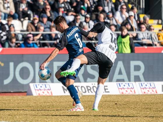 Marvin Mehlem (SC Paderborn 07, 06) im Zweikampf mit Dennis Dressel (SSV Ulm 1846, 14), GER, SSV Ulm 1846 vs. SC Paderborn 07, Fussball, 2. Bundesliga, Spielzeit 2024 2025, 08.02.2025, DFB DFL regulations prohibit any use of photographs as image sequences and or quasi-video. GER, SSV Ulm 1846 vs. SC Paderborn 07, Fussball, 2. Bundesliga, Spielzeit 2024 2025, 08.02.2025 Ulm