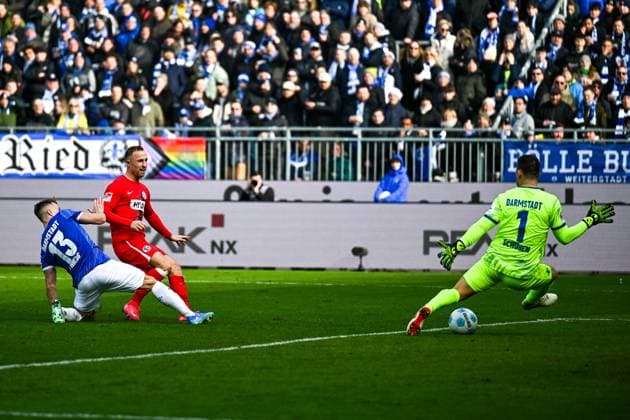 Das Tor zum 0:2 durch Maurice Neubauer (SV 07 Elversberg, 33), GER, SV Darmstadt 98 vs. SV Elversberg, Fussball, 2. Bundesliga, 21. Spieltag, Saison 2024 2025, 08.02.2025. DFL REGULATIONS PROHIBIT ANY USE OF PHOTOGRAPHS as IMAGE SEQUENCES and or QUASI-VIDEO. GER, SV Darmstadt 98 vs. SV Elversberg, Fussball, 2. Bundesliga, 21. Spieltag, Saison 2024 2025, 08.02.2025. Darmstadt