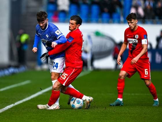 Killian Corredor (SV Darmstadt 98, 34) im Zweikampf mit Lukas Petkov (SV 07 Elversberg, 25), GER, SV Darmstadt 98 vs. SV Elversberg, Fussball, 2. Bundesliga, 21. Spieltag, Saison 2024 2025, 08.02.2025. DFL REGULATIONS PROHIBIT ANY USE OF PHOTOGRAPHS as IMAGE SEQUENCES and or QUASI-VIDEO. GER, SV Darmstadt 98 vs. SV Elversberg, Fussball, 2. Bundesliga, 21. Spieltag, Saison 2024 2025, 08.02.2025. Darmstadt