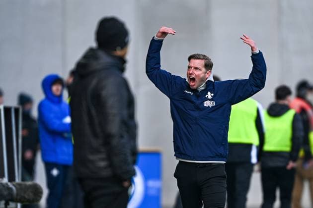 Florian Kohfeldt (SV Darmstadt 98, Trainer) gestikuliert, davor Horst Steffen (SV 07 Elversberg, Trainer), GER, SV Darmstadt 98 vs. SV Elversberg, Fussball, 2. Bundesliga, 21. Spieltag, Saison 2024 2025, 08.02.2025. DFL REGULATIONS PROHIBIT ANY USE OF PHOTOGRAPHS as IMAGE SEQUENCES and or QUASI-VIDEO. GER, SV Darmstadt 98 vs. SV Elversberg, Fussball, 2. Bundesliga, 21. Spieltag, Saison 2024 2025, 08.02.2025. Darmstadt