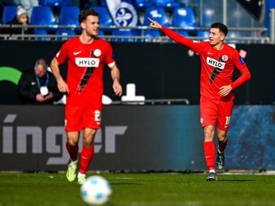 Fisnik Asllani (SV 07 Elversberg, 10) bejubelt das Tor zum 0:3, GER, SV Darmstadt 98 vs. SV Elversberg, Fussball, 2. Bundesliga, 21. Spieltag, Saison 2024 2025, 08.02.2025. DFL REGULATIONS PROHIBIT ANY USE OF PHOTOGRAPHS as IMAGE SEQUENCES and or QUASI-VIDEO. GER, SV Darmstadt 98 vs. SV Elversberg, Fussball, 2. Bundesliga, 21. Spieltag, Saison 2024 2025, 08.02.2025. Darmstadt