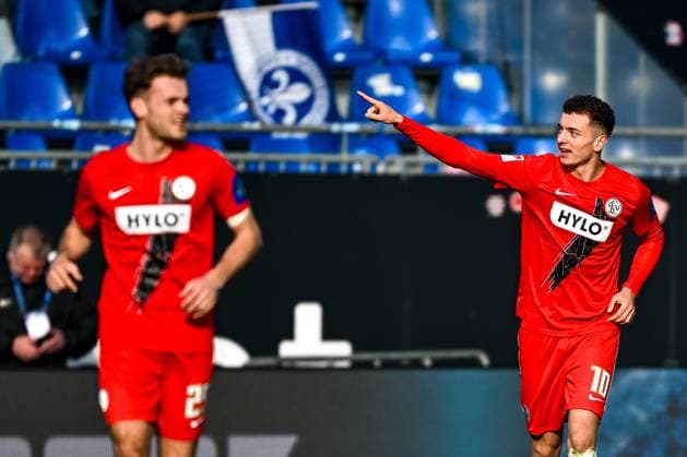 Fisnik Asllani (SV 07 Elversberg, 10) bejubelt das Tor zum 0:3, GER, SV Darmstadt 98 vs. SV Elversberg, Fussball, 2. Bundesliga, 21. Spieltag, Saison 2024 2025, 08.02.2025. DFL REGULATIONS PROHIBIT ANY USE OF PHOTOGRAPHS as IMAGE SEQUENCES and or QUASI-VIDEO. GER, SV Darmstadt 98 vs. SV Elversberg, Fussball, 2. Bundesliga, 21. Spieltag, Saison 2024 2025, 08.02.2025. Darmstadt
