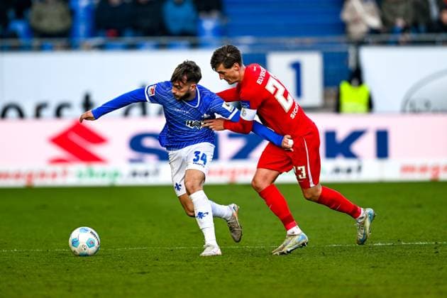 Killian Corredor (SV Darmstadt 98, 34) im Zweikampf mit Carlo Sickinger (SV 07 Elversberg, 23), GER, SV Darmstadt 98 vs. SV Elversberg, Fussball, 2. Bundesliga, 21. Spieltag, Saison 2024 2025, 08.02.2025. DFL REGULATIONS PROHIBIT ANY USE OF PHOTOGRAPHS as IMAGE SEQUENCES and or QUASI-VIDEO. GER, SV Darmstadt 98 vs. SV Elversberg, Fussball, 2. Bundesliga, 21. Spieltag, Saison 2024 2025, 08.02.2025. Darmstadt