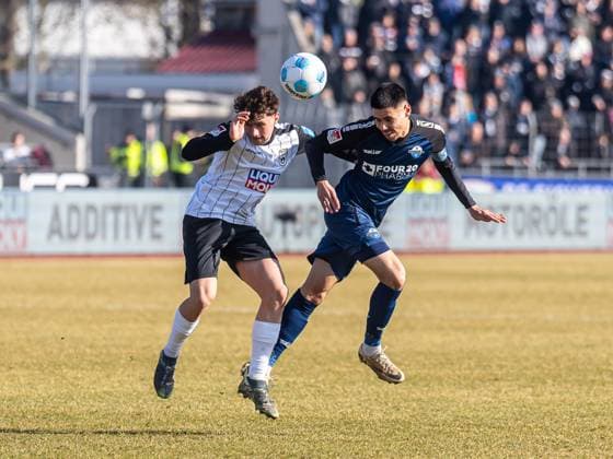 Maurice Krattenmacher (SSV Ulm 1846, 30) im Kopfballduell mit Raphael Obermair (SC Paderborn 07, 23), GER, SSV Ulm 1846 vs. SC Paderborn 07, Fussball, 2. Bundesliga, Spielzeit 2024 2025, 08.02.2025, DFB DFL regulations prohibit any use of photographs as image sequences and or quasi-video. GER, SSV Ulm 1846 vs. SC Paderborn 07, Fussball, 2. Bundesliga, Spielzeit 2024 2025, 08.02.2025 Ulm