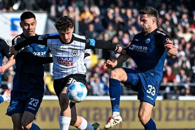 GER, 2. BL, SSV Ulm 1846 vs SC Paderborn 08.02.2025, Donaustadion, Ulm, GER, 2. BL, SSV Ulm 1846 vs SC Paderborn, im Bild Raphael Obermair (SC Paderborn, 23), Maurice Krattenmacher (SSV Ulm, 30), Marcel Hoffmeier (SC Paderborn, 33)