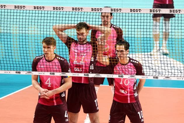 Sport Bilder des Tages DEU, DVV, 1.VBL, BR Volleys vs. Netzhoppers KW Bestensee, 08.02.2025, Max-Schmeling-Halle, Berlin, DEU, DVV, 1.VBL, BR Volleys vs. Netzhoppers KW Bestensee, im Bild Netzhoppers-Spielerkreis, ODIN GNILITZA (Netzhoppers 4), YANN BOEHME (Netzhoppers 17), LINUS JONAS ENGELMAN (Netzhoppers 10), HANNES GERKEN (Netzhoppers 9) Foto: Juergen Engler nordphoto GmbH