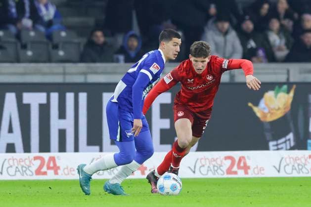 Ibrahim Maza (Hertha BSC Berlin) und Leon Robinson (1. FC Kaiserslautern) kaempfen um den Ball, 2. Bundesliga, Hertha BSC vs 1. FC Kaiserslautern, Olympiastadion am 08. February 2025 in Berlin, Deutschland. (Foto von Marco Steinbrenner DeFodi Images) Ibrahim Maza (Hertha BSC Berlin) und Leon Robinson (1. FC Kaiserslautern) battle for the ball, 2. Bundesliga, Hertha BSC vs 1. FC Kaiserslautern, Olympiastadion, February 8, 2025 in Berlin, Germany. (Photo by Marco Steinbrenner DeFodi Images) DFB DFL REGULATIONS PROHIBIT ANY USE OF PHOTOGRAPHS AS IMAGE SEQUENCES AND OR QUASI-VIDEO. Defodi-700_berlin_fck_20250208_016