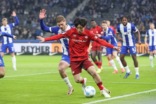 08.02.2025, xtgx, Fussball 2. Bundesliga, Hertha BSC Berlin - 1. FC Kaiserslautern emspor, v.l. Marton Dardai (Hertha, 31), Daisuke Yokota (Kaiserslautern, 41) Zweikampf, Duell, Kampf, tackle (DFL DFB REGULATIONS PROHIBIT ANY USE OF PHOTOGRAPHS as IMAGE SEQUENCES and or QUASI-VIDEO) Berlin