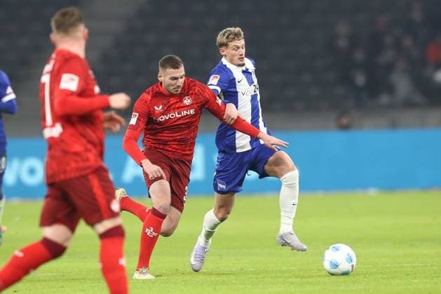 08.02.2025, xtgx, Fussball 2. Bundesliga, Hertha BSC Berlin - 1. FC Kaiserslautern emspor, v.l. Luca Sirch (Kaiserslautern, 31), Michael Cuisance (Hertha, 27) Zweikampf, Duell, Kampf, tackle (DFL DFB REGULATIONS PROHIBIT ANY USE OF PHOTOGRAPHS as IMAGE SEQUENCES and or QUASI-VIDEO) Berlin