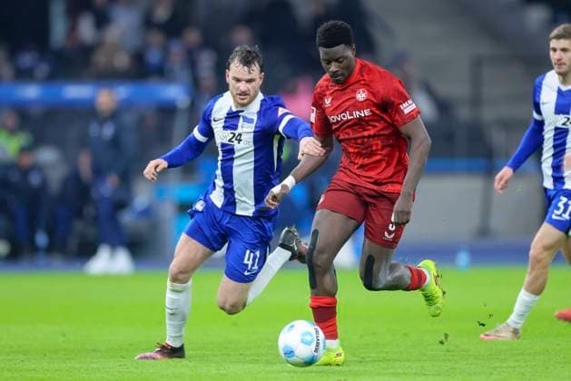 Pascal Klemens (Hertha BSC Berlin) und Ragnar Ache (1. FC Kaiserslautern) kaempfen um den Ball, 2. Bundesliga, Hertha BSC vs 1. FC Kaiserslautern, Olympiastadion am 08. February 2025 in Berlin, Deutschland. (Foto von Marco Steinbrenner DeFodi Images) Pascal Klemens (Hertha BSC Berlin) und Ragnar Ache (1. FC Kaiserslautern) battle for the ball, 2. Bundesliga, Hertha BSC vs 1. FC Kaiserslautern, Olympiastadion, February 8, 2025 in Berlin, Germany. (Photo by Marco Steinbrenner DeFodi Images) DFB DFL REGULATIONS PROHIBIT ANY USE OF PHOTOGRAPHS AS IMAGE SEQUENCES AND OR QUASI-VIDEO. Defodi-700_berlin_fck_20250208_035