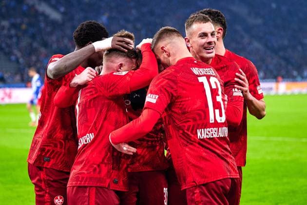 1. FC Kaiserslautern, jubelt ueber Tor, 1:0, Luca Sirch (1. FC Kaiserslautern, 31), jubelt, Marlon Ritter (1. FC Kaiserslautern, 07), GER, Hertha BSC vs. 1. FC Kaiserslautern, Fussball Herren, 2. Bundesliga, Saison 2024 2025, 21. Spieltag, 08.02.2025 (DFL REGULATIONS PROHIBIT ANY USE OF PHOTOGRAPHS AS IMAGE SEQUENCES AND OR QUASI - VIDEO). GER, Hertha BSC vs. 1. FC Kaiserslautern, Fussball Herren, 2. Bundesliga, Saison 2024 2025, 21. Spieltag, 08.02.2025 Berlin