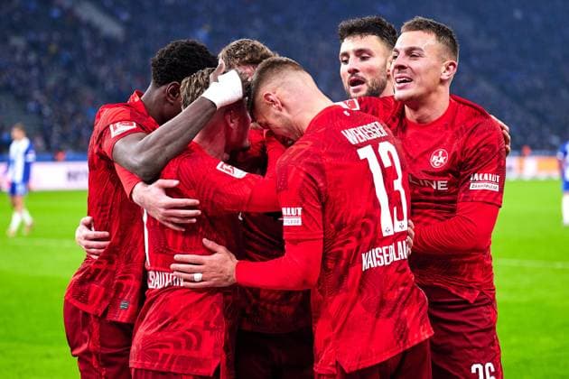1. FC Kaiserslautern, jubelt ueber Tor, 1:0, Luca Sirch (1. FC Kaiserslautern, 31), jubelt, Marlon Ritter (1. FC Kaiserslautern, 07), GER, Hertha BSC vs. 1. FC Kaiserslautern, Fussball Herren, 2. Bundesliga, Saison 2024 2025, 21. Spieltag, 08.02.2025 (DFL REGULATIONS PROHIBIT ANY USE OF PHOTOGRAPHS AS IMAGE SEQUENCES AND OR QUASI - VIDEO). GER, Hertha BSC vs. 1. FC Kaiserslautern, Fussball Herren, 2. Bundesliga, Saison 2024 2025, 21. Spieltag, 08.02.2025 Berlin