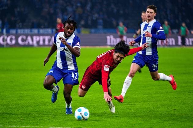 Deyovaisio Zeefuik (Hertha BSC, 42), Daisuke Yokota (1. FC Kaiserslautern, 41), Linus Gechter (Hertha BSC, 44), GER, Hertha BSC vs. 1. FC Kaiserslautern, Fussball Herren, 2. Bundesliga, Saison 2024 2025, 21. Spieltag, 08.02.2025 (DFL REGULATIONS PROHIBIT ANY USE OF PHOTOGRAPHS AS IMAGE SEQUENCES AND OR QUASI - VIDEO). GER, Hertha BSC vs. 1. FC Kaiserslautern, Fussball Herren, 2. Bundesliga, Saison 2024 2025, 21. Spieltag, 08.02.2025 Berlin