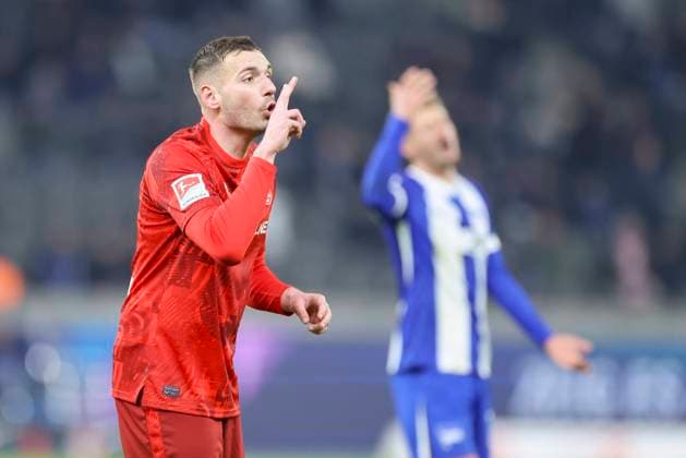 Luca Sirch (1. FC Kaiserslautern) gestikuliert, 2. Bundesliga, Hertha BSC vs 1. FC Kaiserslautern, Olympiastadion am 08. February 2025 in Berlin, Deutschland. (Foto von Marco Steinbrenner DeFodi Images) Luca Sirch (1. FC Kaiserslautern) gestures, 2. Bundesliga, Hertha BSC vs 1. FC Kaiserslautern, Olympiastadion, February 8, 2025 in Berlin, Germany. (Photo by Marco Steinbrenner DeFodi Images) DFB DFL REGULATIONS PROHIBIT ANY USE OF PHOTOGRAPHS AS IMAGE SEQUENCES AND OR QUASI-VIDEO. Defodi-700_berlin_fck_20250208_048