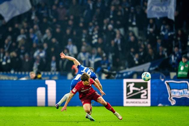 JonJoe Kenny (Hertha BSC, 16), Florian Kleinhansl (1. FC Kaiserslautern, 03), GER, Hertha BSC vs. 1. FC Kaiserslautern, Fussball Herren, 2. Bundesliga, Saison 2024 2025, 21. Spieltag, 08.02.2025 (DFL REGULATIONS PROHIBIT ANY USE OF PHOTOGRAPHS AS IMAGE SEQUENCES AND OR QUASI - VIDEO). GER, Hertha BSC vs. 1. FC Kaiserslautern, Fussball Herren, 2. Bundesliga, Saison 2024 2025, 21. Spieltag, 08.02.2025 Berlin