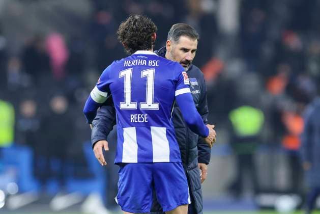 Fabian Reese (Hertha BSC Berlin) und Trainer Cristian Fiel (Hertha BSC Berlin) schauen enttaeuscht, 2. Bundesliga, Hertha BSC vs 1. FC Kaiserslautern, Olympiastadion am 08. February 2025 in Berlin, Deutschland. (Foto von Marco Steinbrenner DeFodi Images) Fabian Reese (Hertha BSC Berlin) und Trainer Cristian Fiel (Hertha BSC Berlin) look dejected, 2. Bundesliga, Hertha BSC vs 1. FC Kaiserslautern, Olympiastadion, February 8, 2025 in Berlin, Germany. (Photo by Marco Steinbrenner DeFodi Images) DFB DFL REGULATIONS PROHIBIT ANY USE OF PHOTOGRAPHS AS IMAGE SEQUENCES AND OR QUASI-VIDEO. Defodi-700_berlin_fck_20250208_063