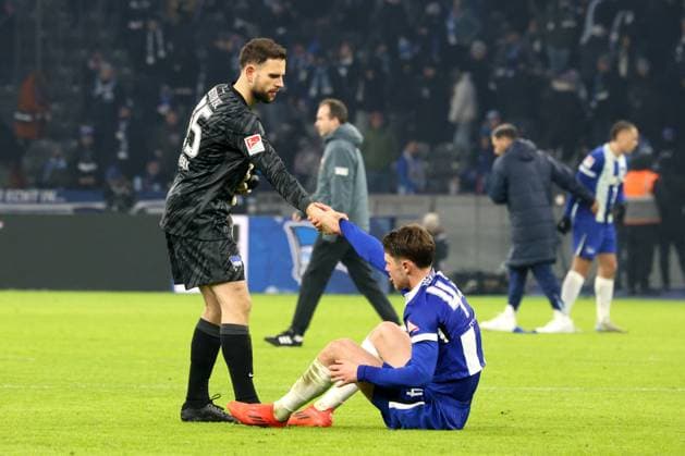 DEU, DFL, 2. FBL, Hertha BSC vs. Kaiserslautern, 08.02.2025, Berliner Olympiastadion, Berlin, DEU, DFL, 2. FBL, Hertha BSC vs. Kaiserslautern, im Bild Marius Gersbeck (Hertha BSC Berlin 35), Linus Gechter (Hertha BSC Berlin 44) DFL - regulations prohibit any use of Photographs as image sequences and or quasi-video Foto: Juergen Engler nordphoto GmbH