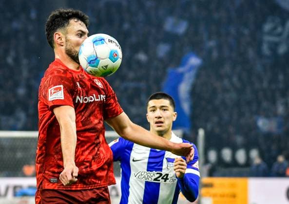 Fussball 2.Bundesliga, Hertha BSC Berlin - 1.FC Kaiserslautern 08.02.2025, xdanx, Fussball 2.Bundesliga, Hertha BSC Berlin - 1.FC Kaiserslautern emspor, v.l. Maximilian Bauer (1.FC Kaiserslautern 5),Ibrahim Maza (Hertha BSC 10),Zweikampf, Duell, Kampf, tackle (DFL DFB REGULATIONS PROHIBIT ANY USE OF PHOTOGRAPHS as IMAGE SEQUENCES and or QUASI-VIDEO) Daniel Lakomski Mix1 Berlin Olympiastadion Berlin Deutschland (DEU)